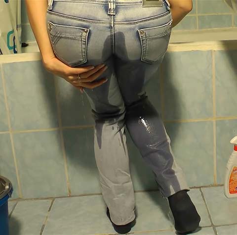 Jeans Pissing